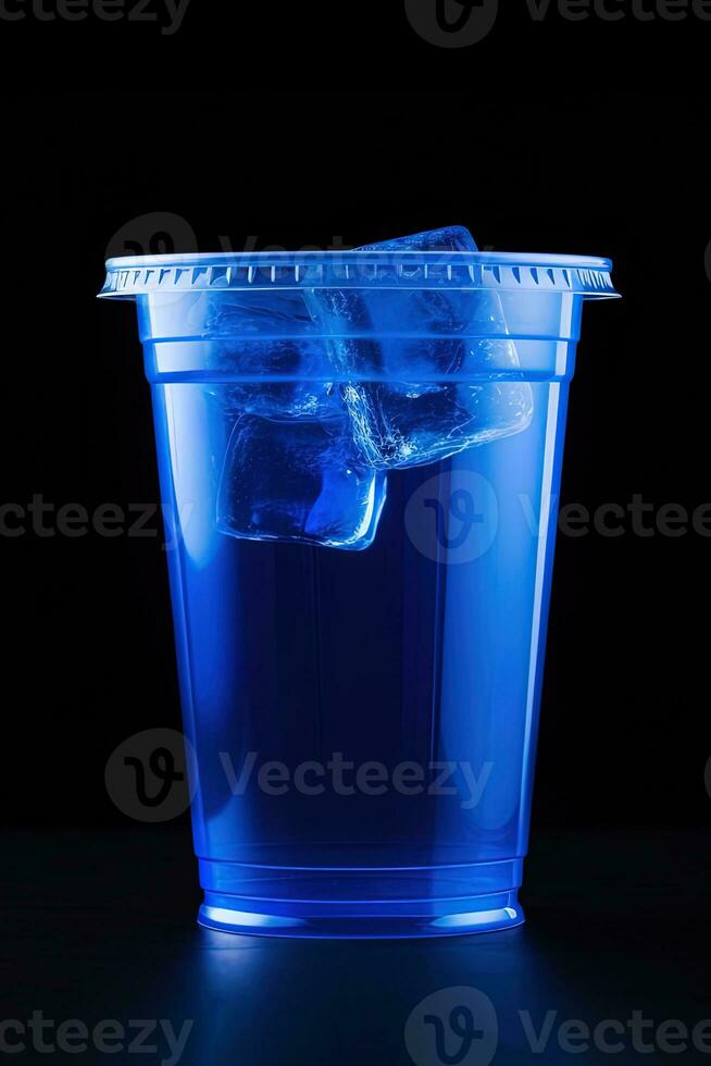 blu bevanda nel un' plastica tazza isolato su un' nero sfondo. prendere lontano bevande concetto. ai generato foto