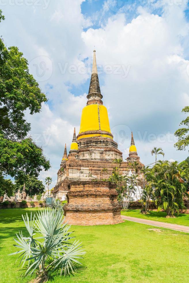 bella architettura antica storica di ayutthaya in thailandia - migliora lo stile di elaborazione del colore foto