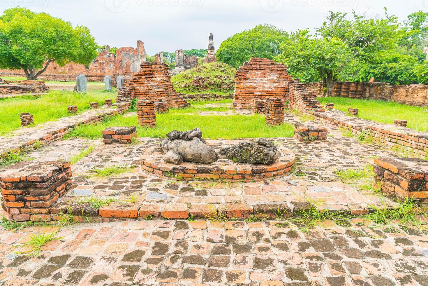 bella architettura antica storica di ayutthaya in thailandia - migliora lo stile di elaborazione del colore foto