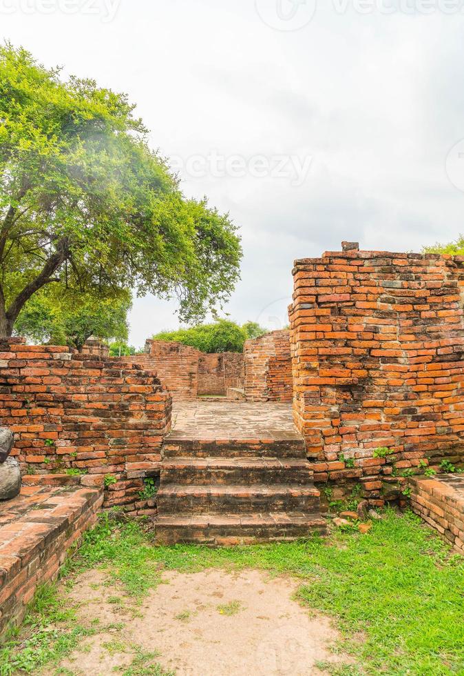 bella architettura antica storica di ayutthaya in thailandia - migliora lo stile di elaborazione del colore foto