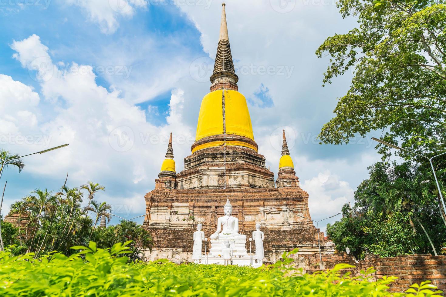 bella architettura antica storica di ayutthaya in thailandia - migliora lo stile di elaborazione del colore foto