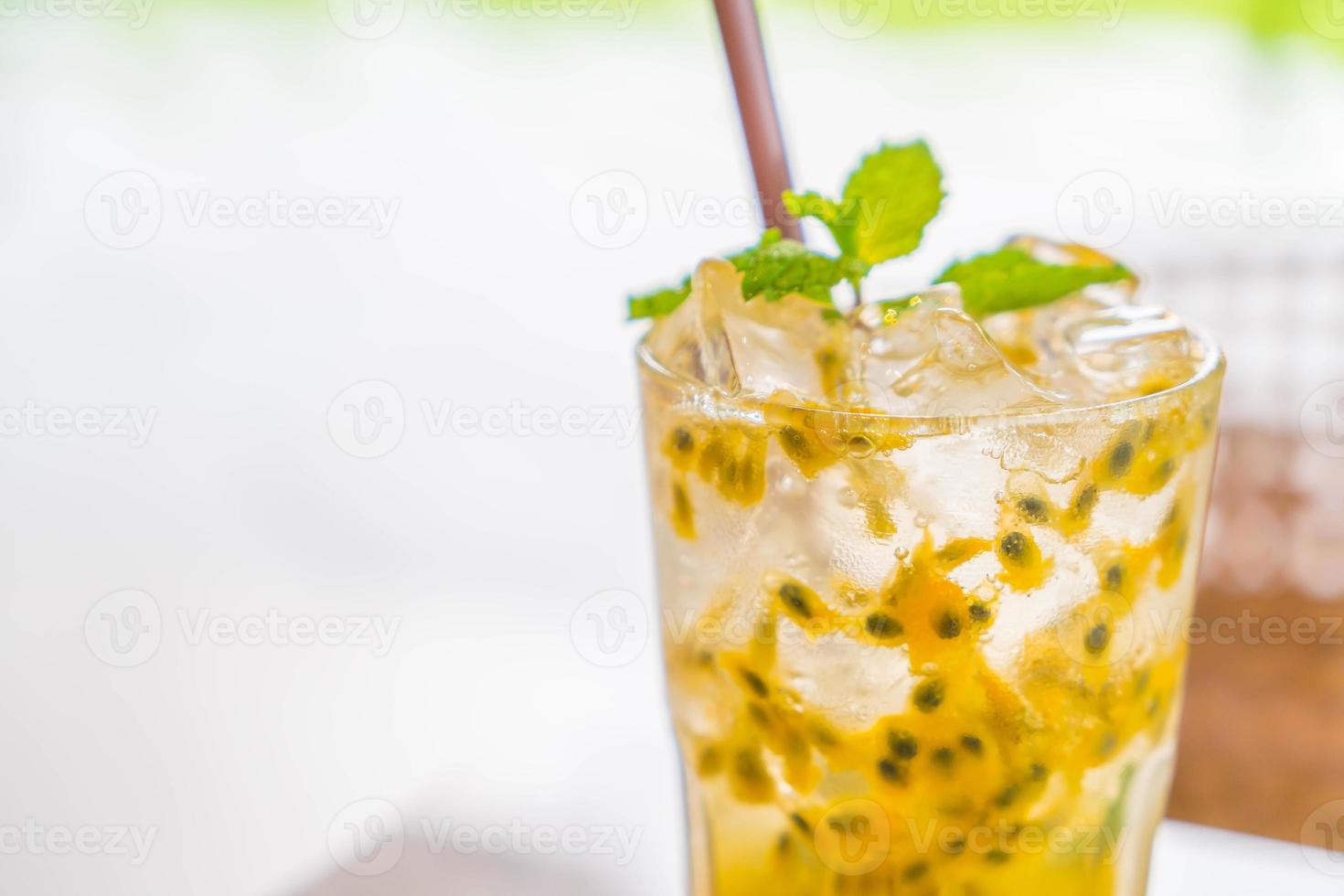 frutto della passione con menta soda foto