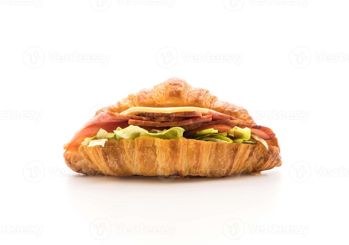 croissant panino prosciutto su sfondo bianco foto