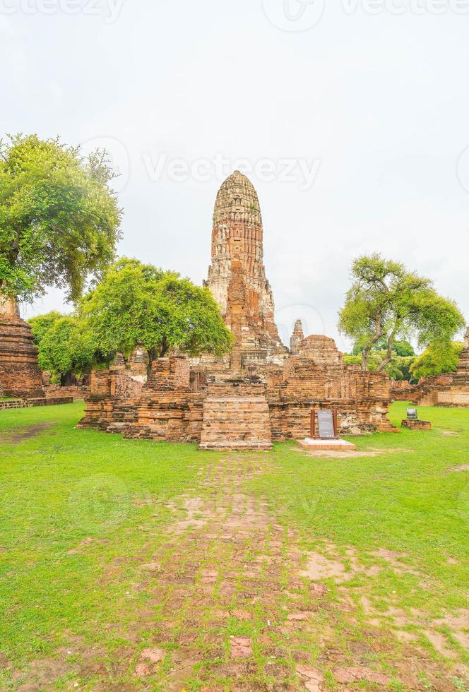 bella architettura antica storica di ayutthaya in thailandia - migliora lo stile di elaborazione del colore foto