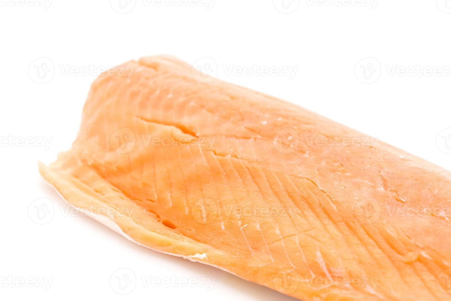 salmone fresco su bianco foto