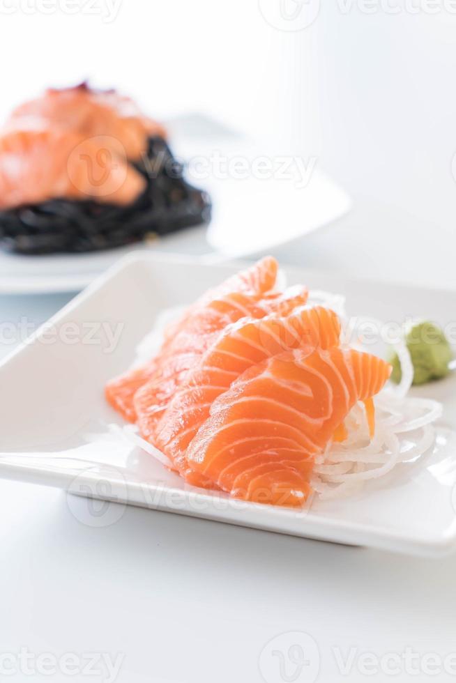 sashimi di salmone crudo foto