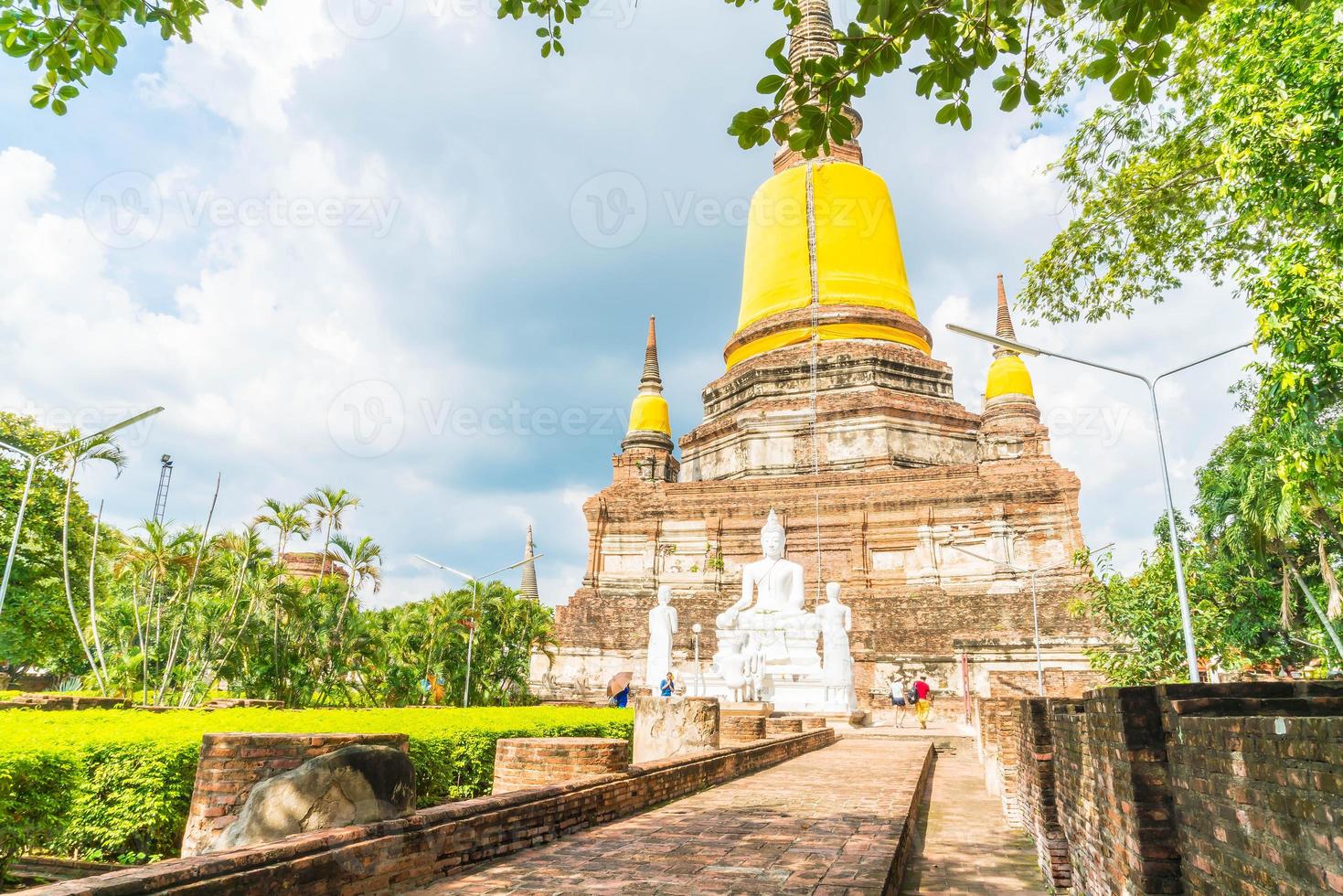 bella architettura antica storica di ayutthaya in thailandia - migliora lo stile di elaborazione del colore foto