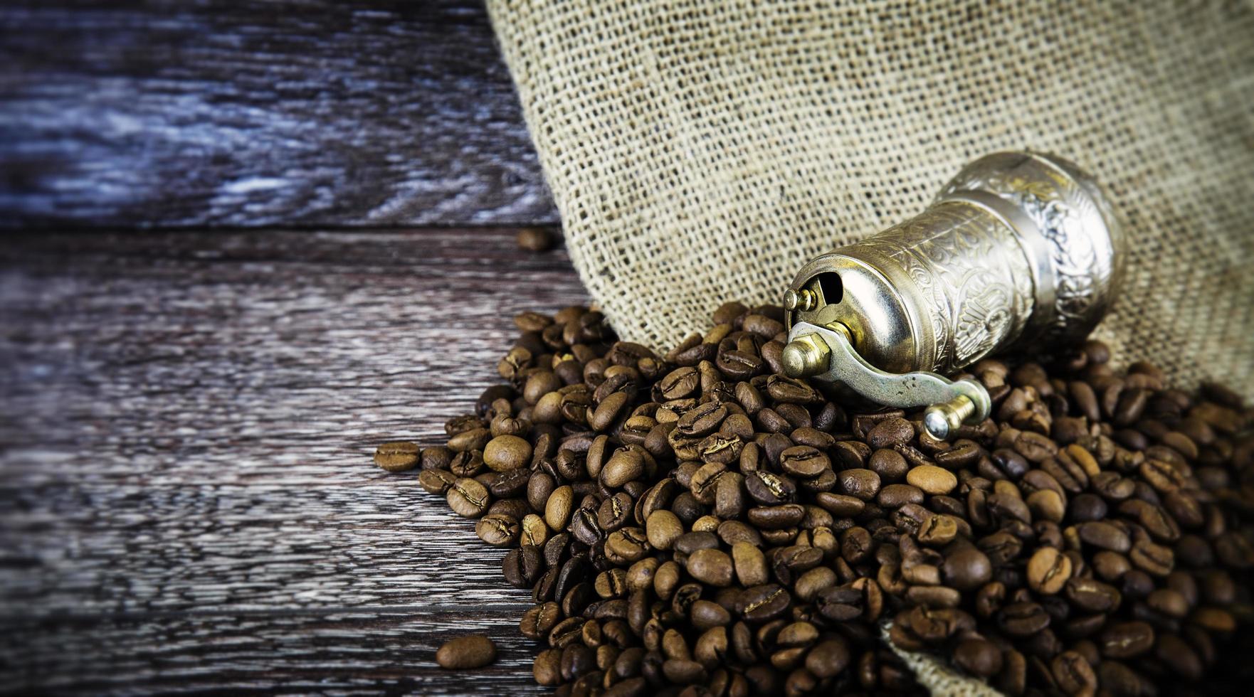 chicchi di caffè tostati al naturale foto