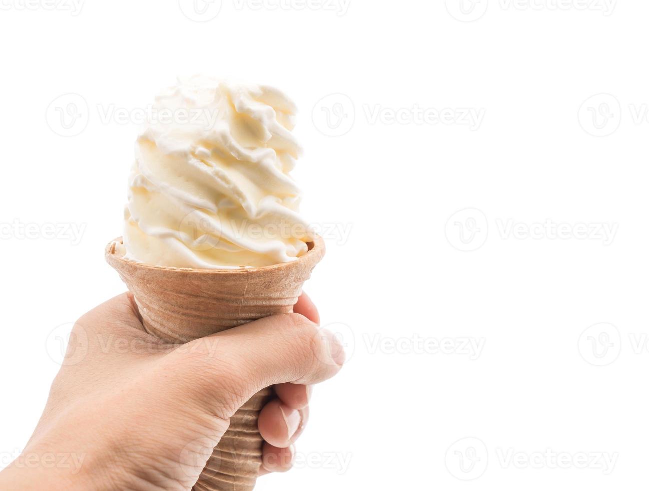 cono gelato alla vaniglia su sfondo bianco foto