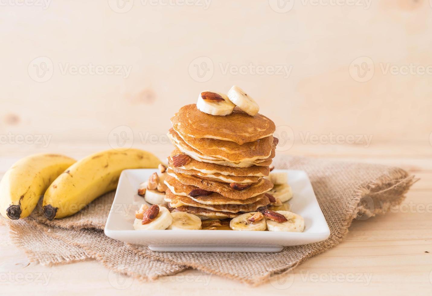 pancake alle mandorle e banana con miele foto