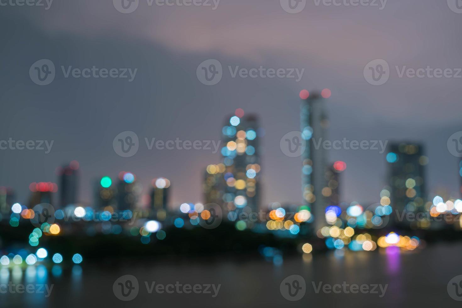 sfocatura astratta città di bangkok in thailandia di notte foto
