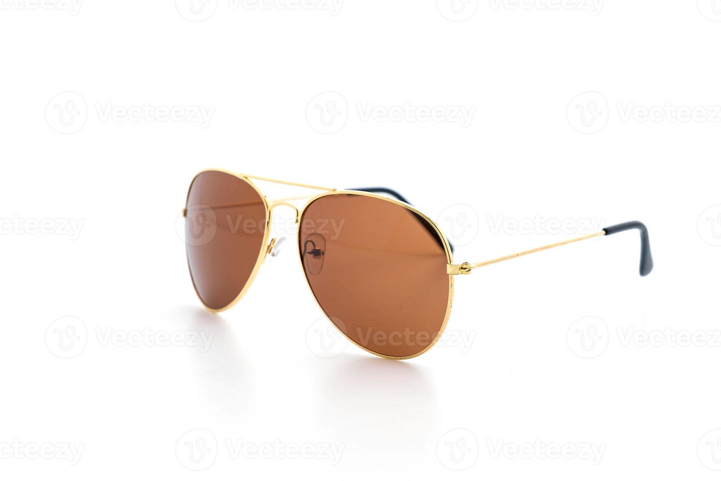 bellissimi occhiali da sole su sfondo bianco foto