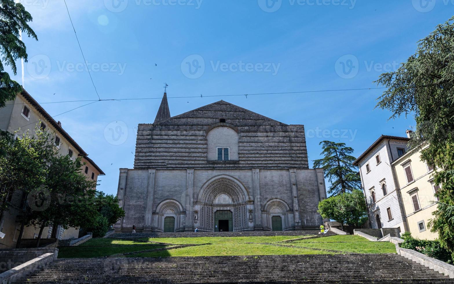 todi chiesa di san fortunato appena dentro la città di todi, italia foto