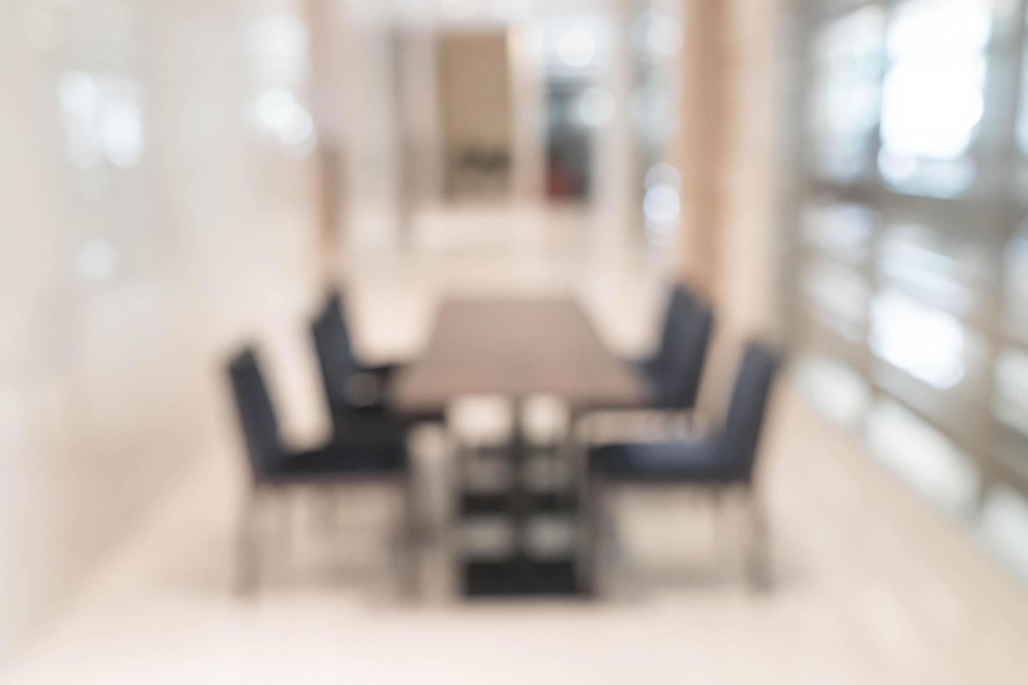sfocatura astratta tavolo vuoto per lo sfondo da pranzo foto