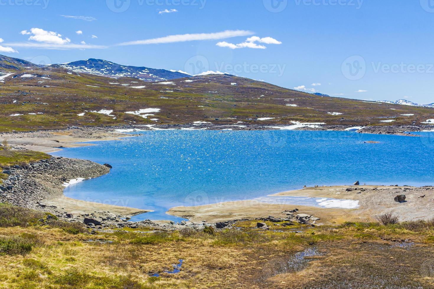 vavatn lago panorama paesaggio massi montagne hemsedal norvegia. foto
