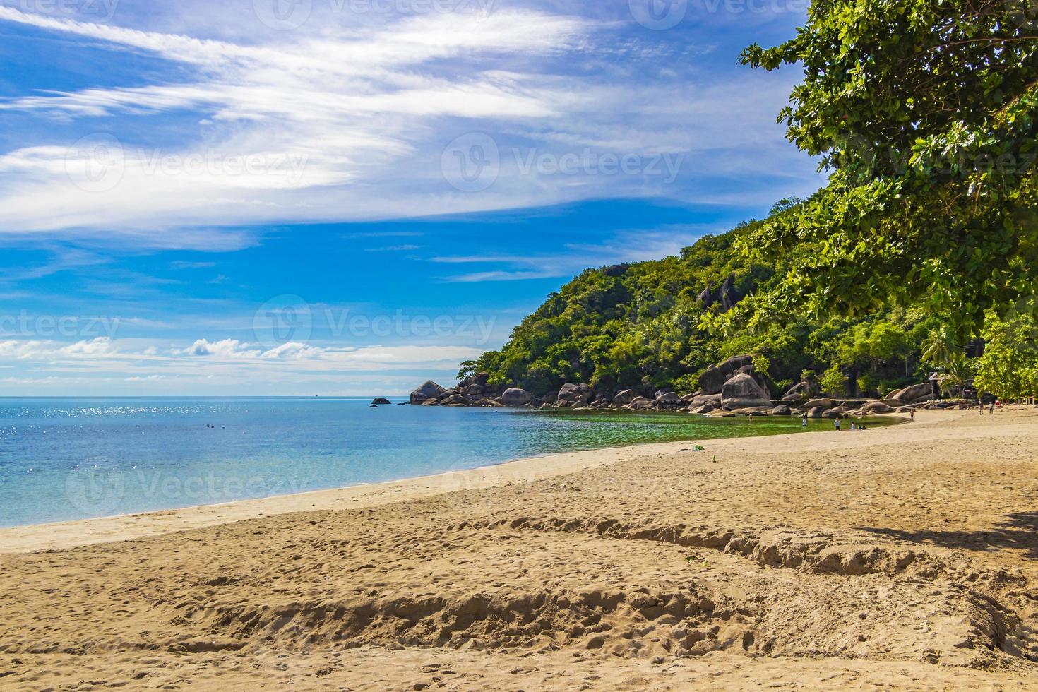 bella vista panoramica dalla spiaggia d'argento koh samui thailandia. foto