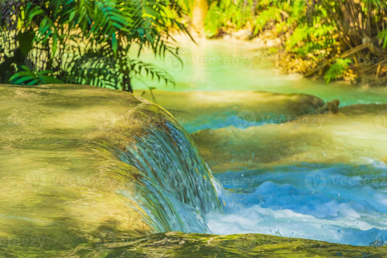 cascate più belle kuang si cascata luang prabang laos. foto