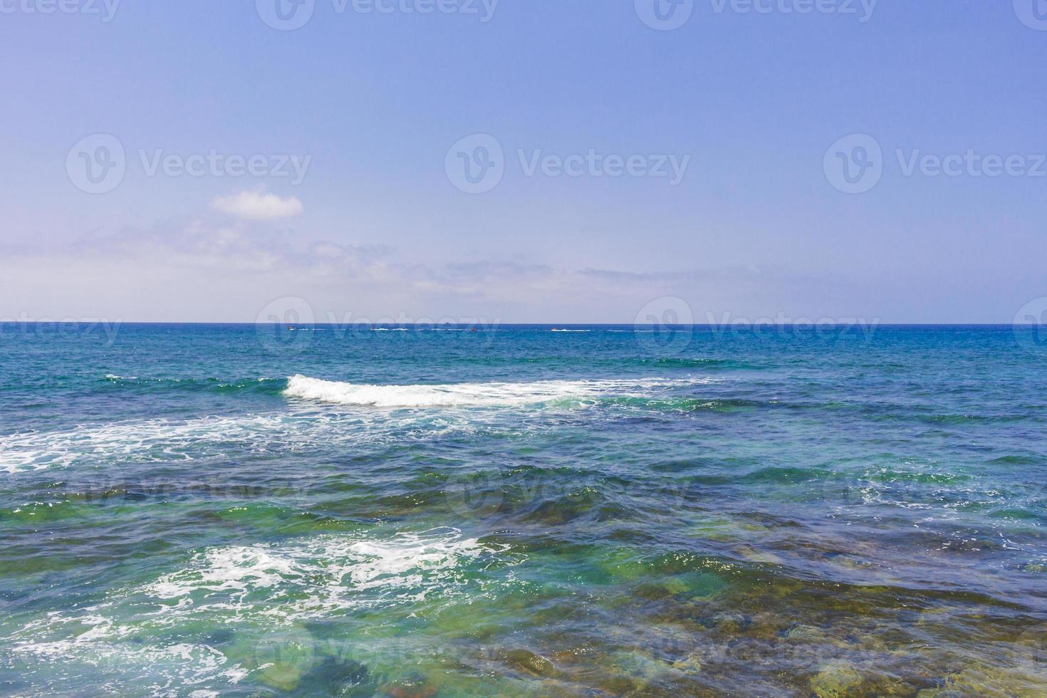 l'oceano atlantico a tenerife, nelle isole canarie foto