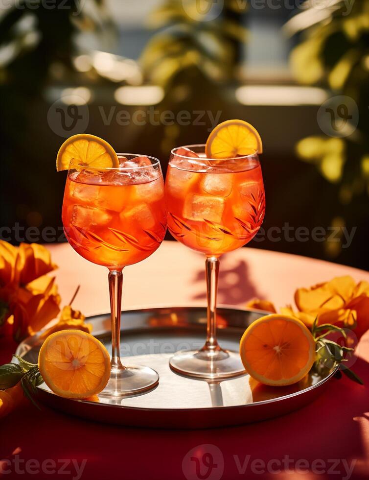 foto di alcuni aperol spritz bevanda elegantemente plated su un' tavolo. generativo ai