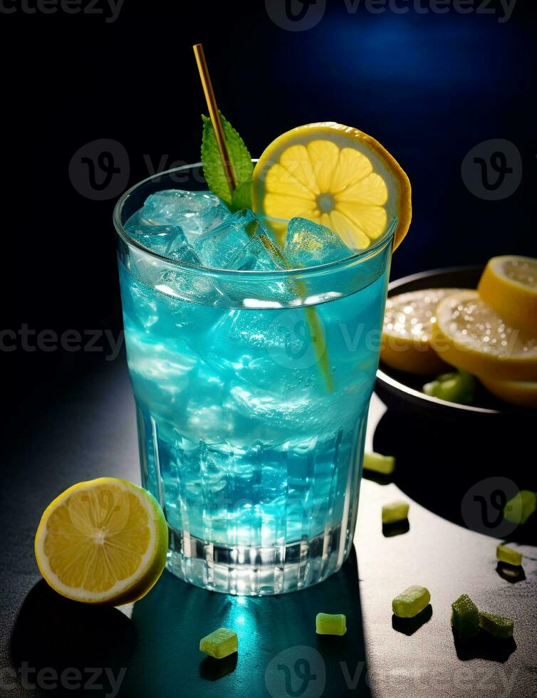 foto di alcuni blu laguna cocktail bevanda elegantemente plated su un' tavolo. generativo ai