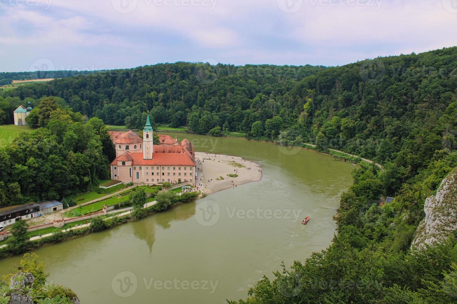 monastero di kloster weltenburg sulla sponda del fiume Danubio foto