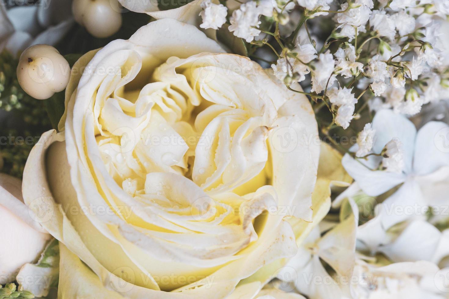 bouquet di rose e fiori usato per un matrimonio foto