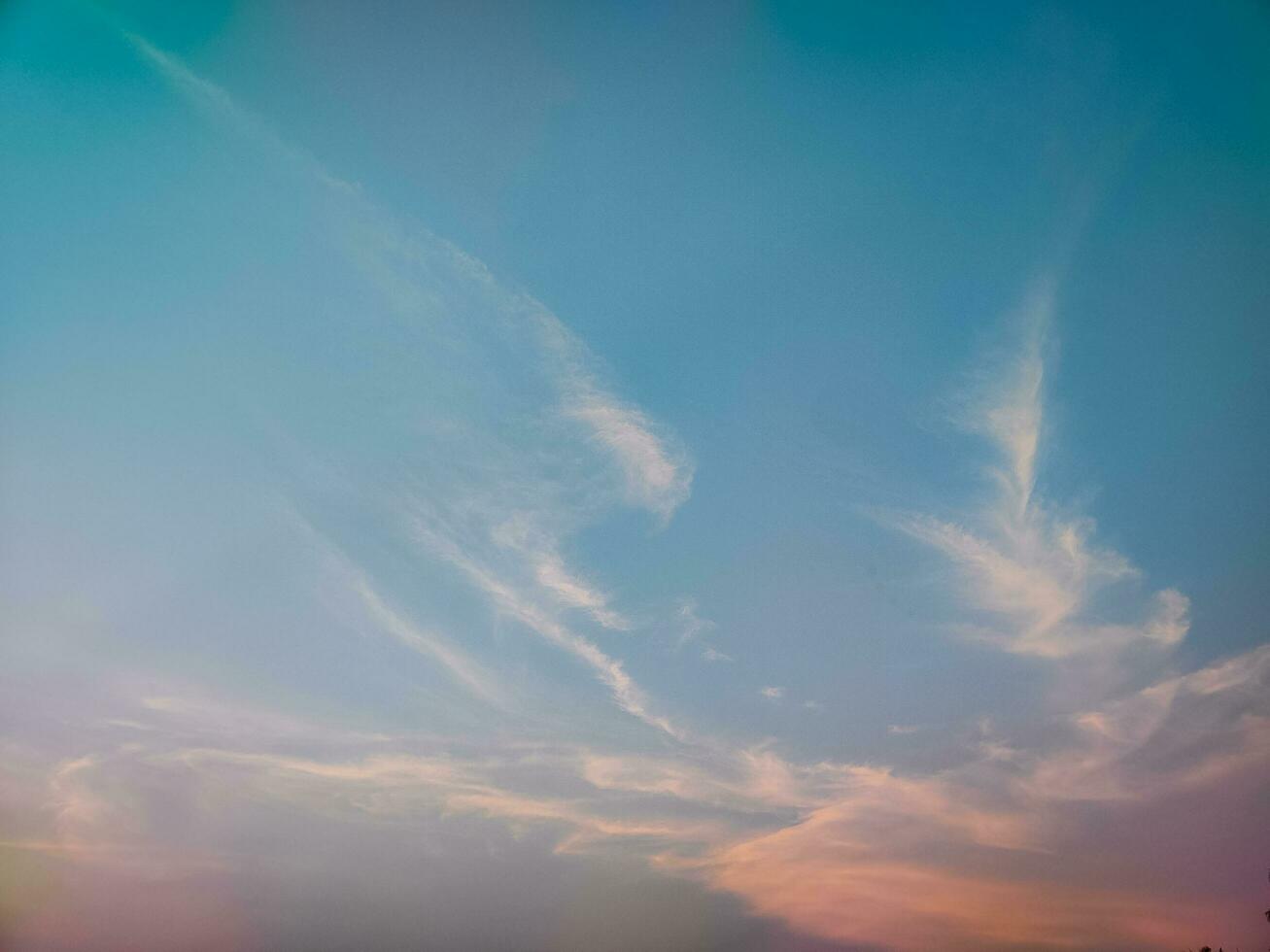 bellissimo Visualizza di il cielo a crepuscolo foto