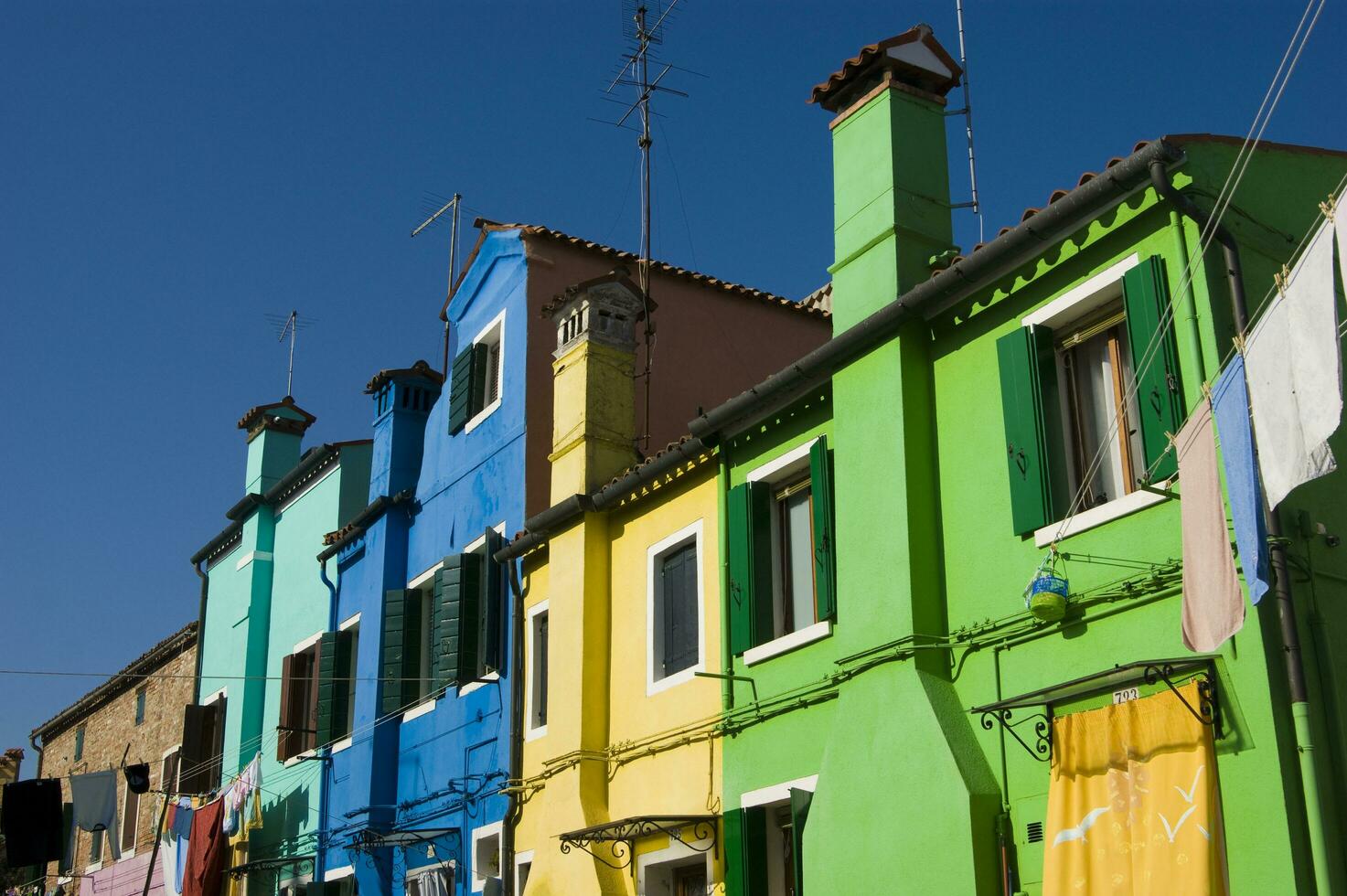 il colori di il città di burano Venezia foto