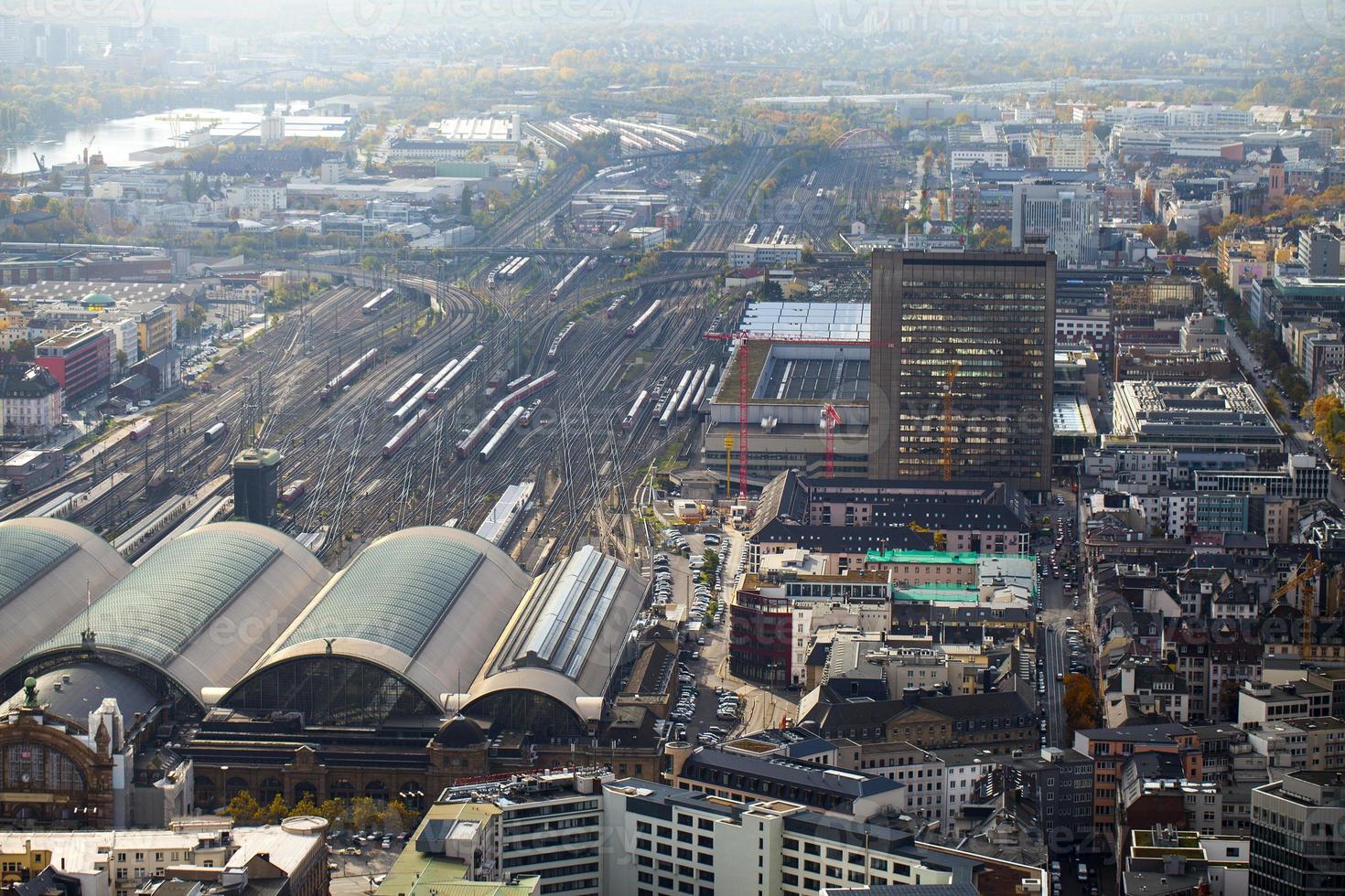 edifici generali del paesaggio urbano europeo in germania francoforte foto