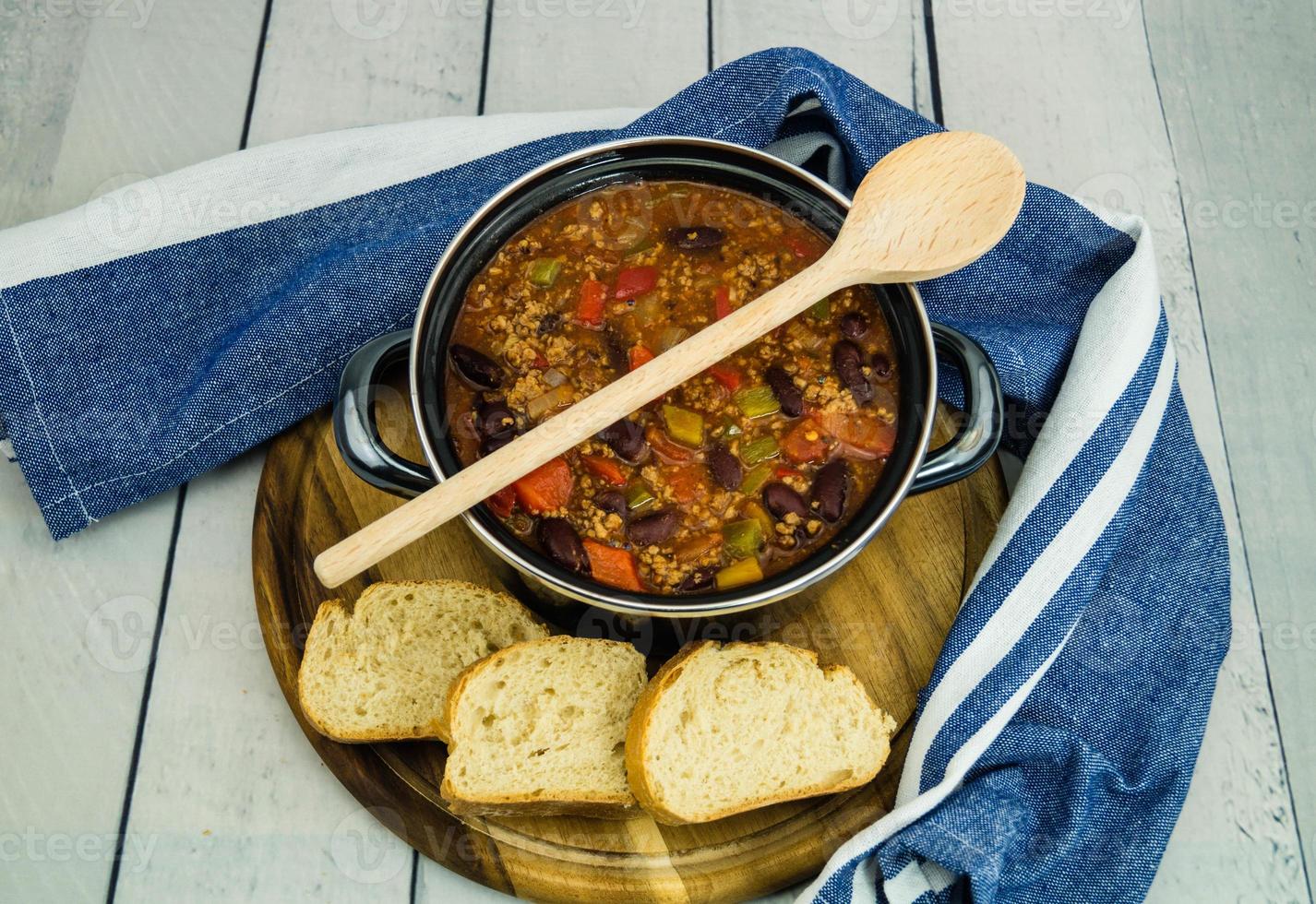 chili con carne con fagioli borlotti di manzo e spezie foto