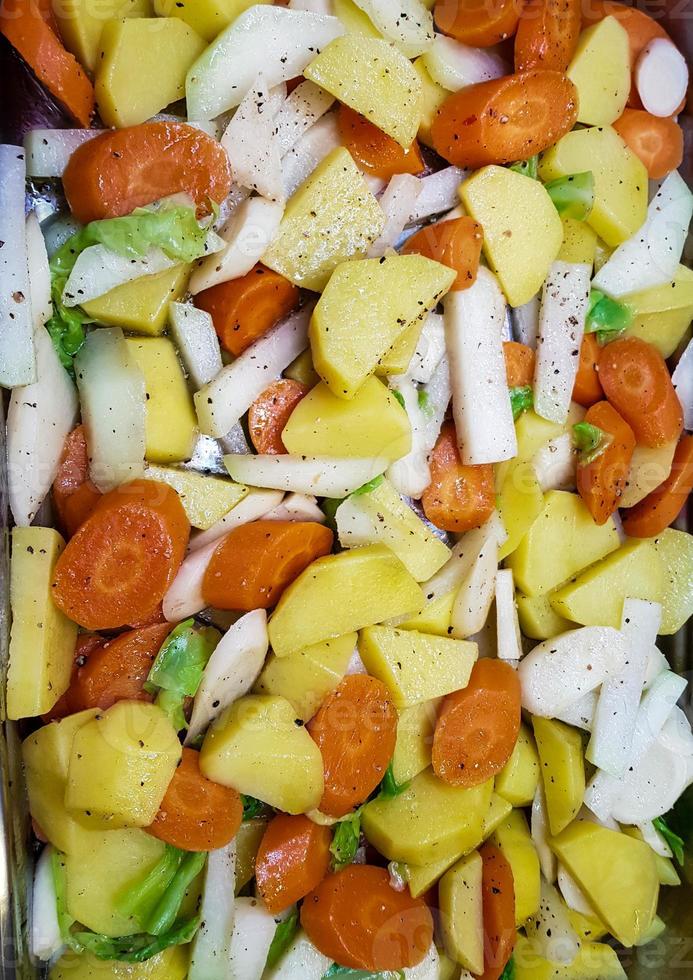 casseruola di verdure e filetto di maiale foto