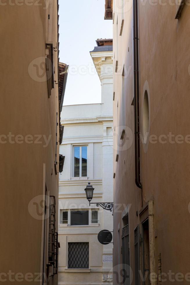 architettura della parte storica di terni foto