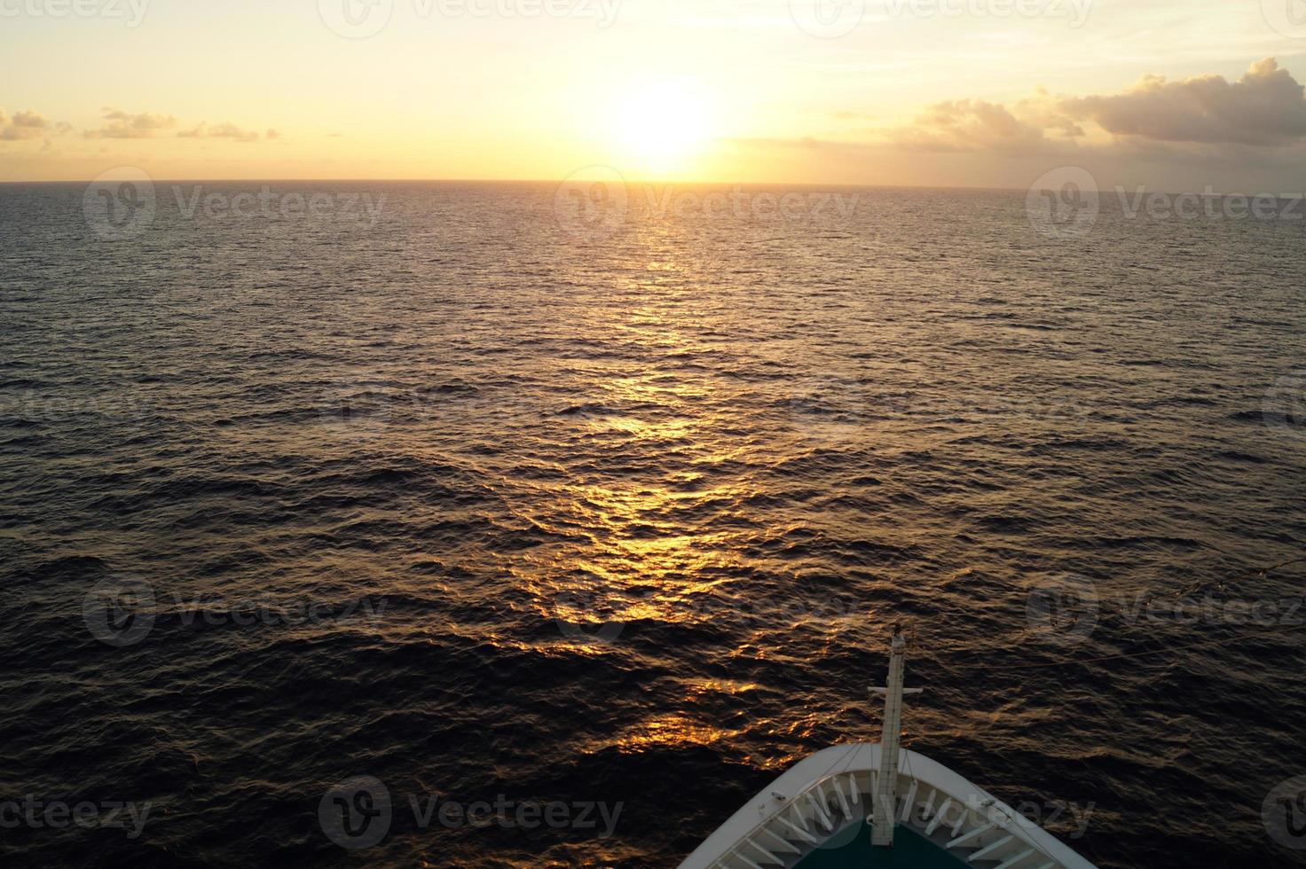 vista da una nave da crociera nei fiordi della Norvegia foto