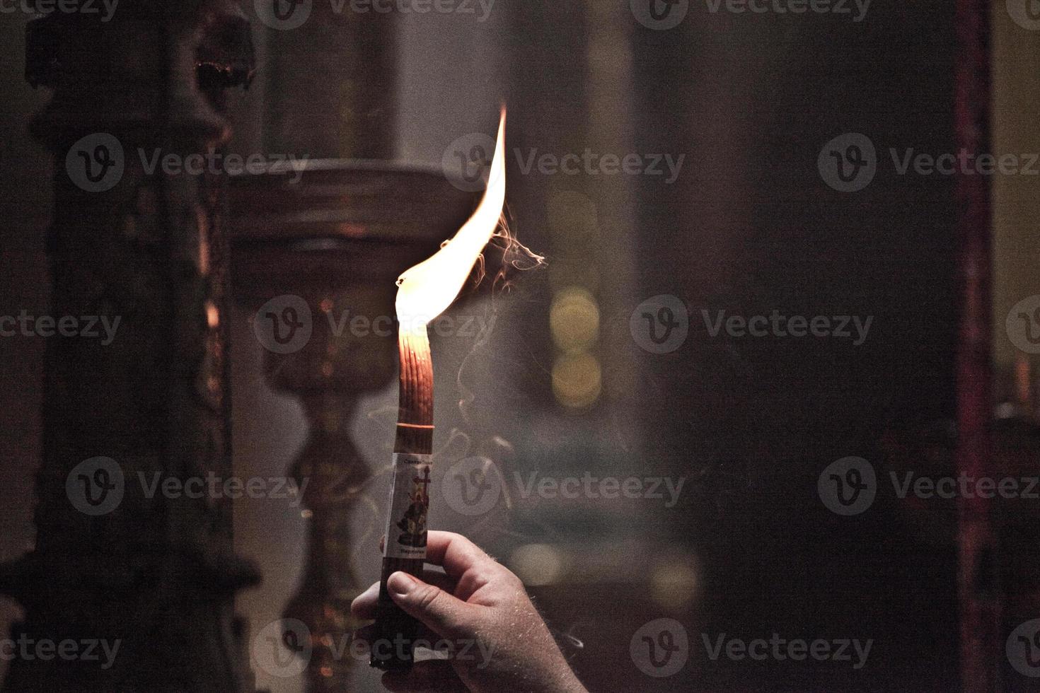 candele nella chiesa, terra santa, israele foto