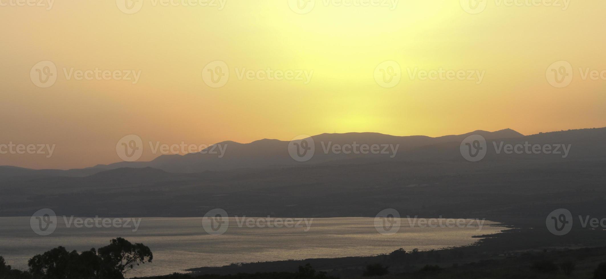 un tramonto pazzesco nel sinai, egitto vista sul mar rosso foto