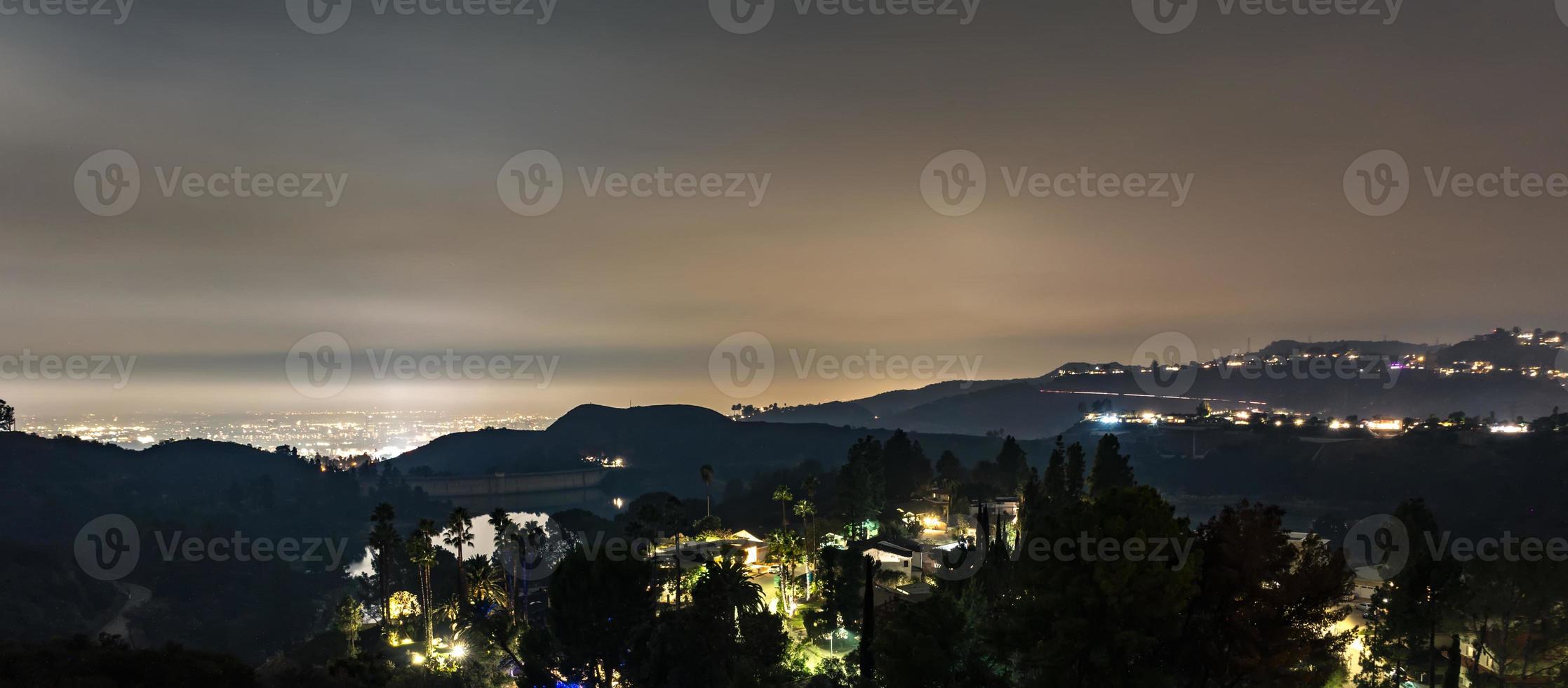 colline di hollywood e il paesaggio circostante vicino a los angeles foto