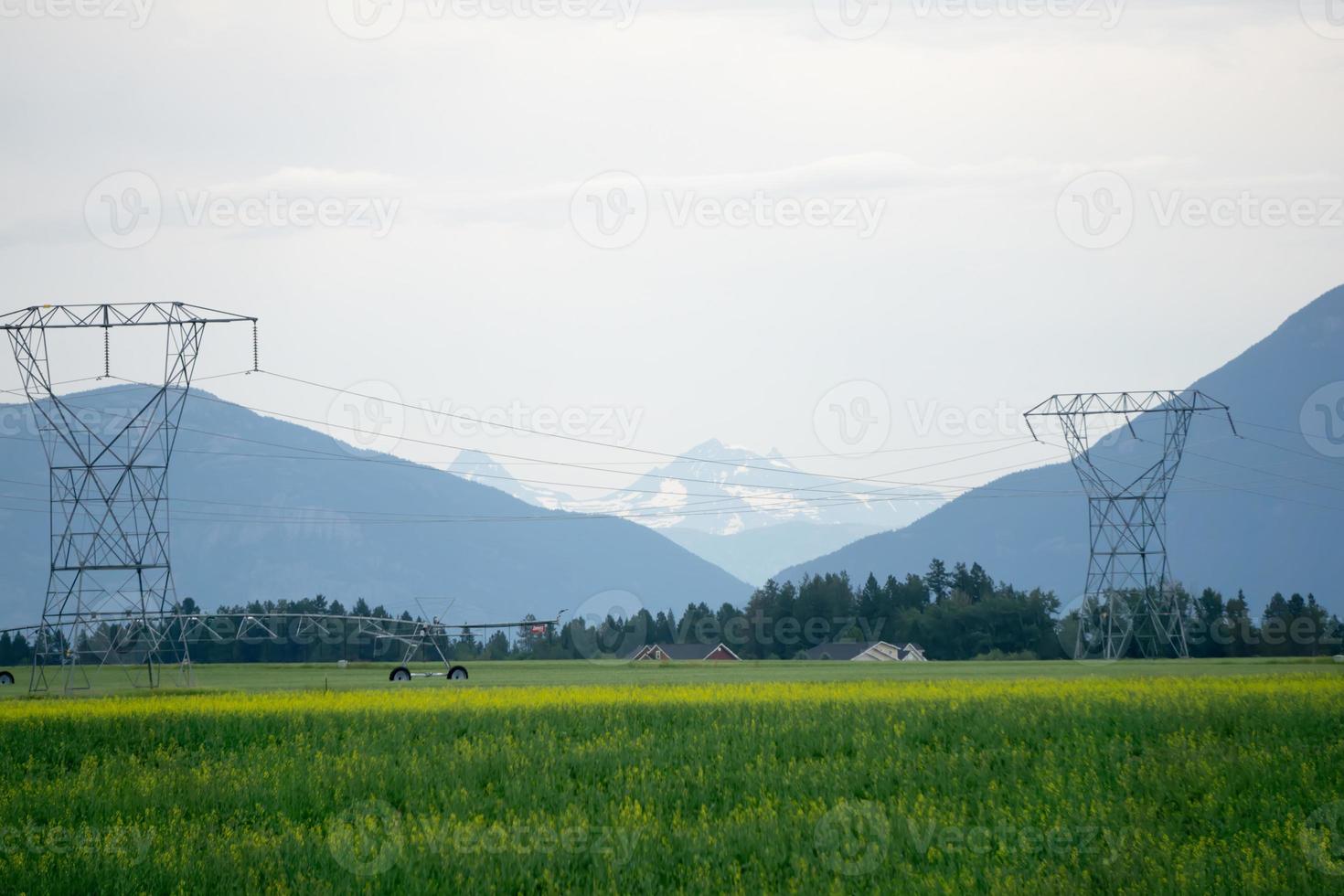 spalancato vasto paesaggio montano in estate foto