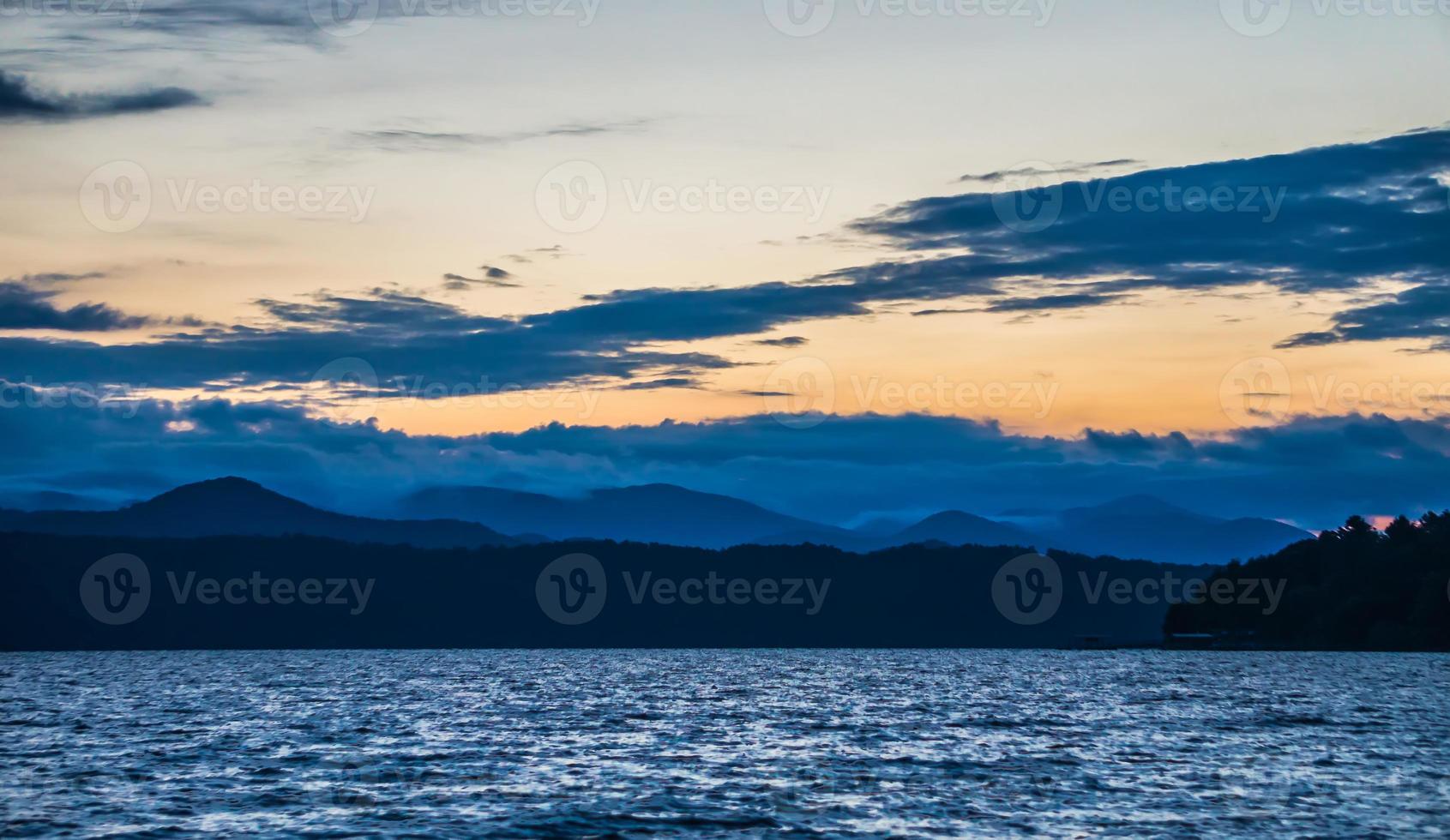 bellissime scene paesaggistiche sul lago jocassee carolina del sud south foto