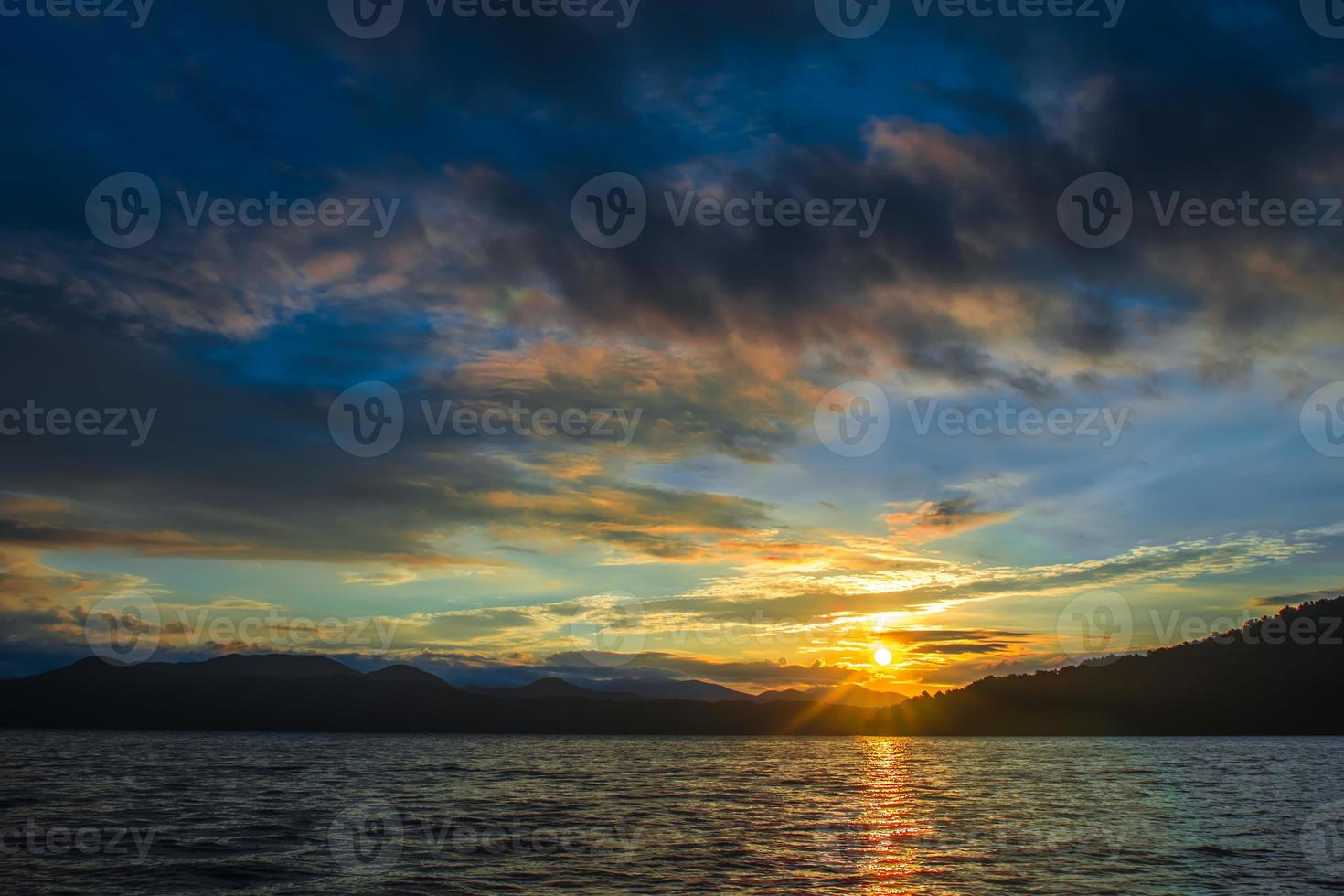 bellissime scene paesaggistiche sul lago jocassee carolina del sud south foto