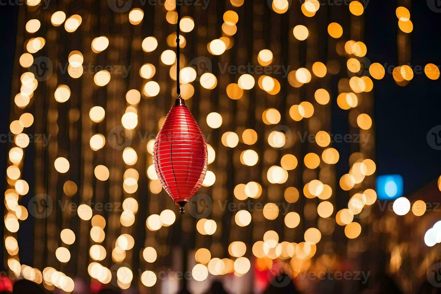 un' rosso lanterna sospeso a partire dal un' corda di luci. ai-generato foto