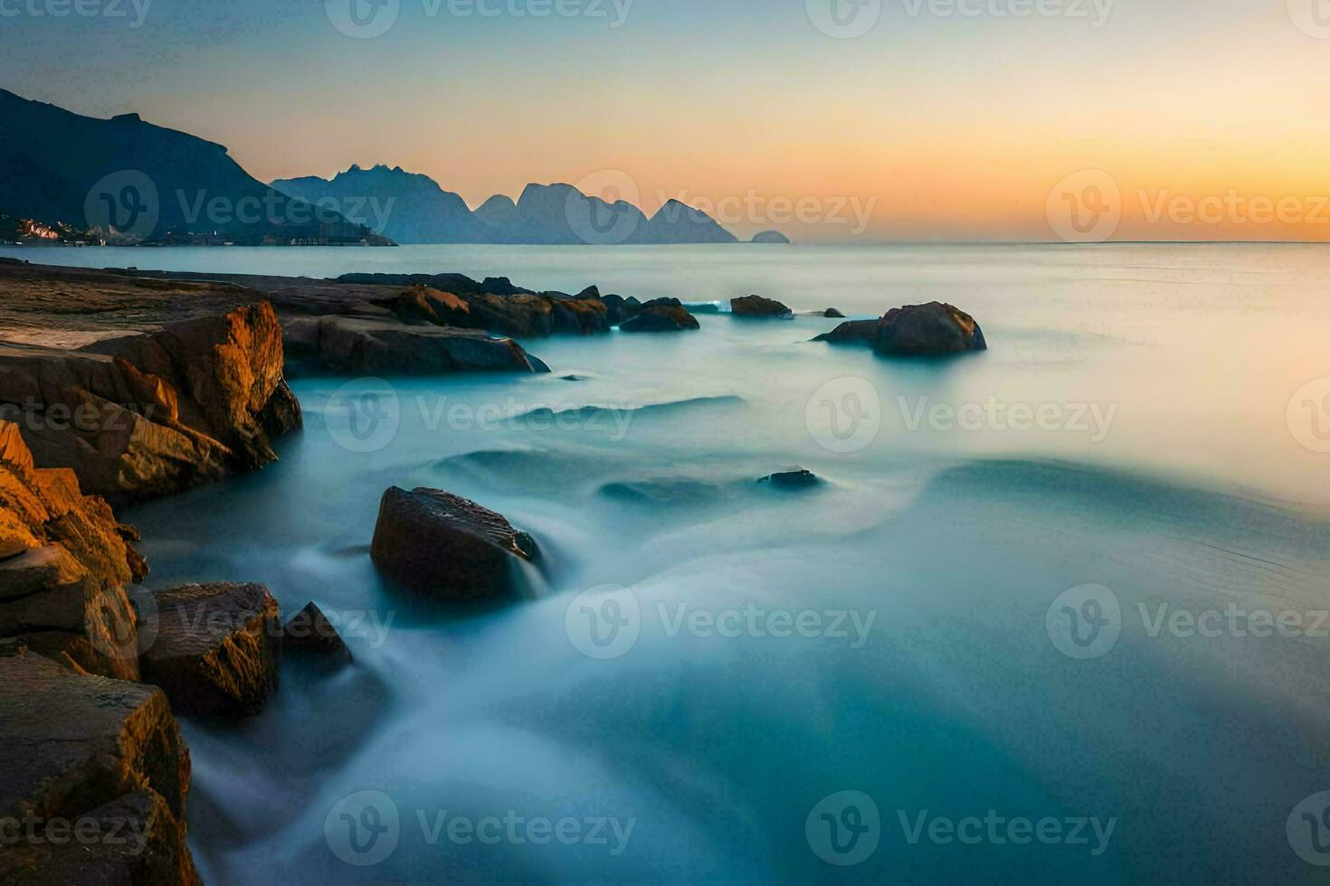 un' lungo esposizione fotografia di onde Crashing contro rocce a tramonto. ai-generato foto