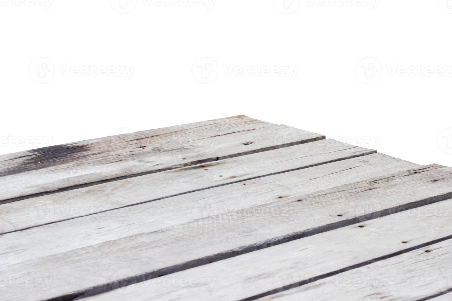 angolo del tavolo in legno vuoto isolato su sfondo bianco foto