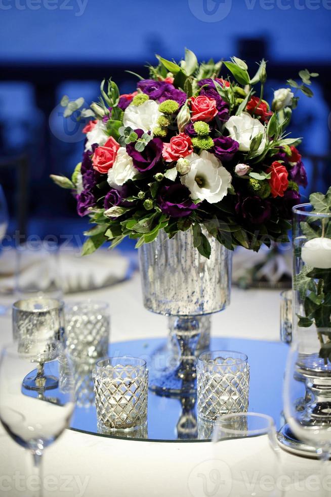 decorazioni per il tavolo da pranzo degli invitati al matrimonio, cena per la cerimonia nuziale foto