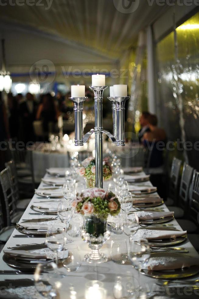 decorazioni per il tavolo da pranzo degli invitati al matrimonio, cena per la cerimonia nuziale foto