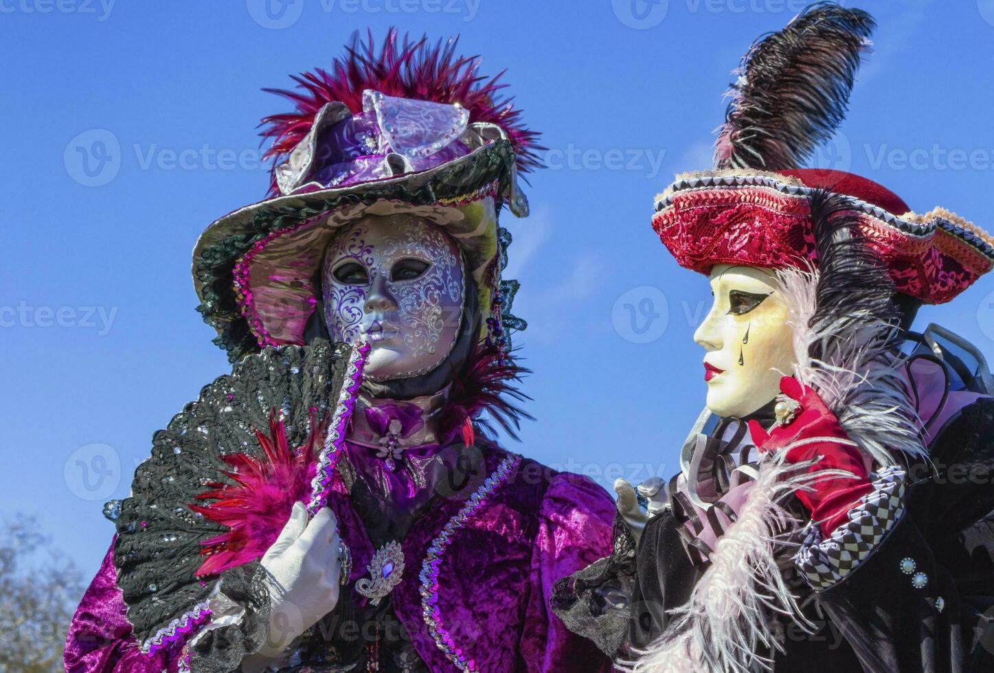 bellissimo costumi e maschere a il Venezia carnevale nel Annecy, Francia foto