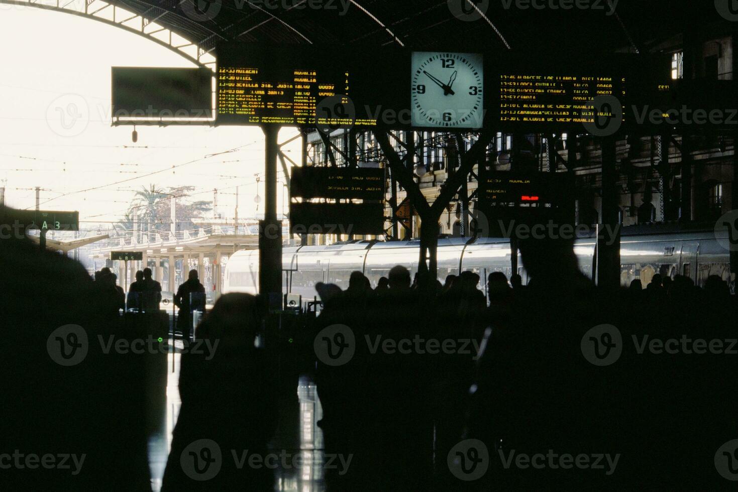 un' ferrovia stazione foto