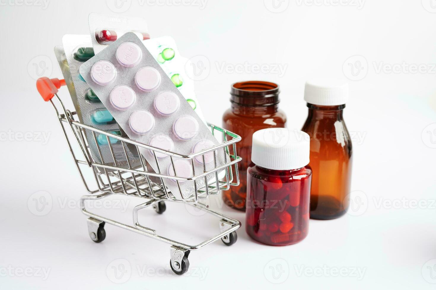 shopping carrello con bolla pillola e capsula a partire dal droga prescrizione, farmacia per trattamento Salute medicinale. foto