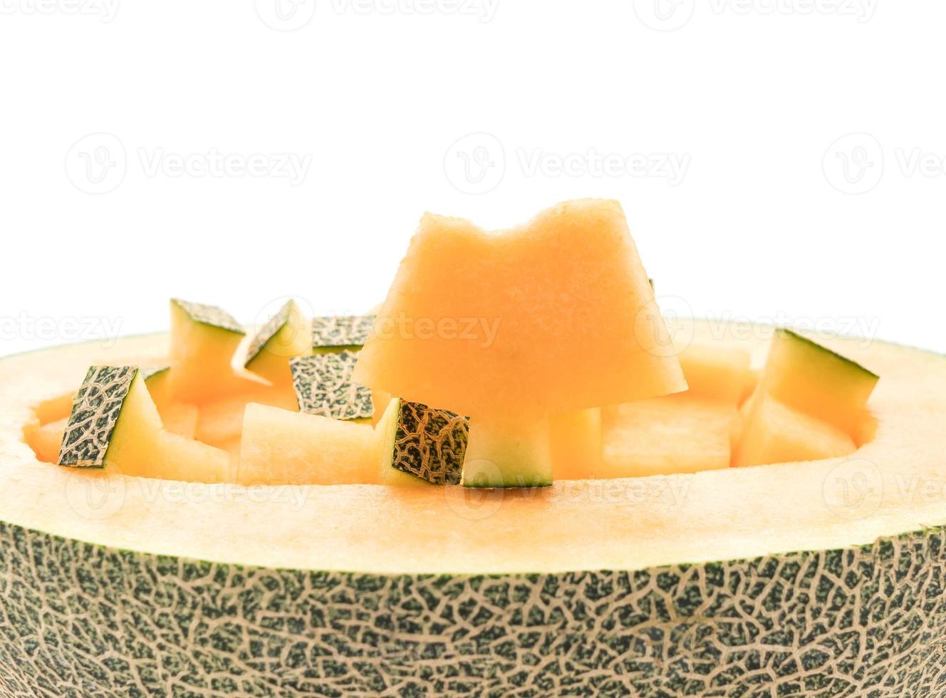 melone cantalupo su sfondo bianco foto