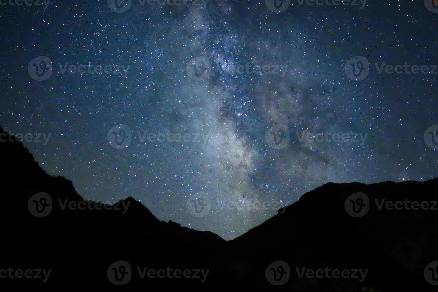cielo notturno dell'altopiano di vercenik, tacchino, vista dell'altopiano del mar nero foto