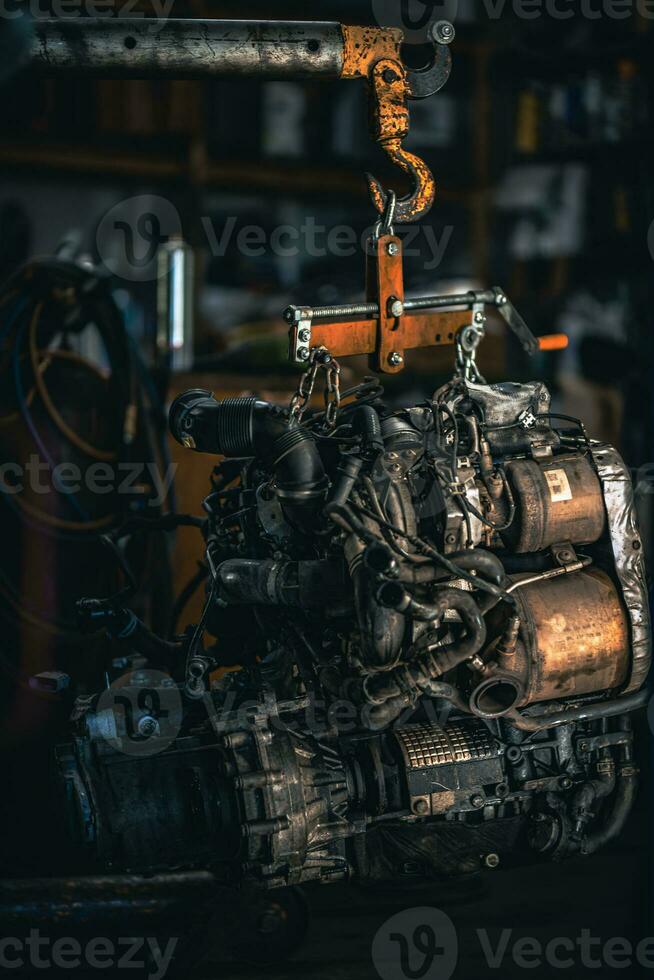 moderno Tedesco diesel motore rimosso a partire dal il auto per un' ricostruire con saggio dpf e gatto. foto